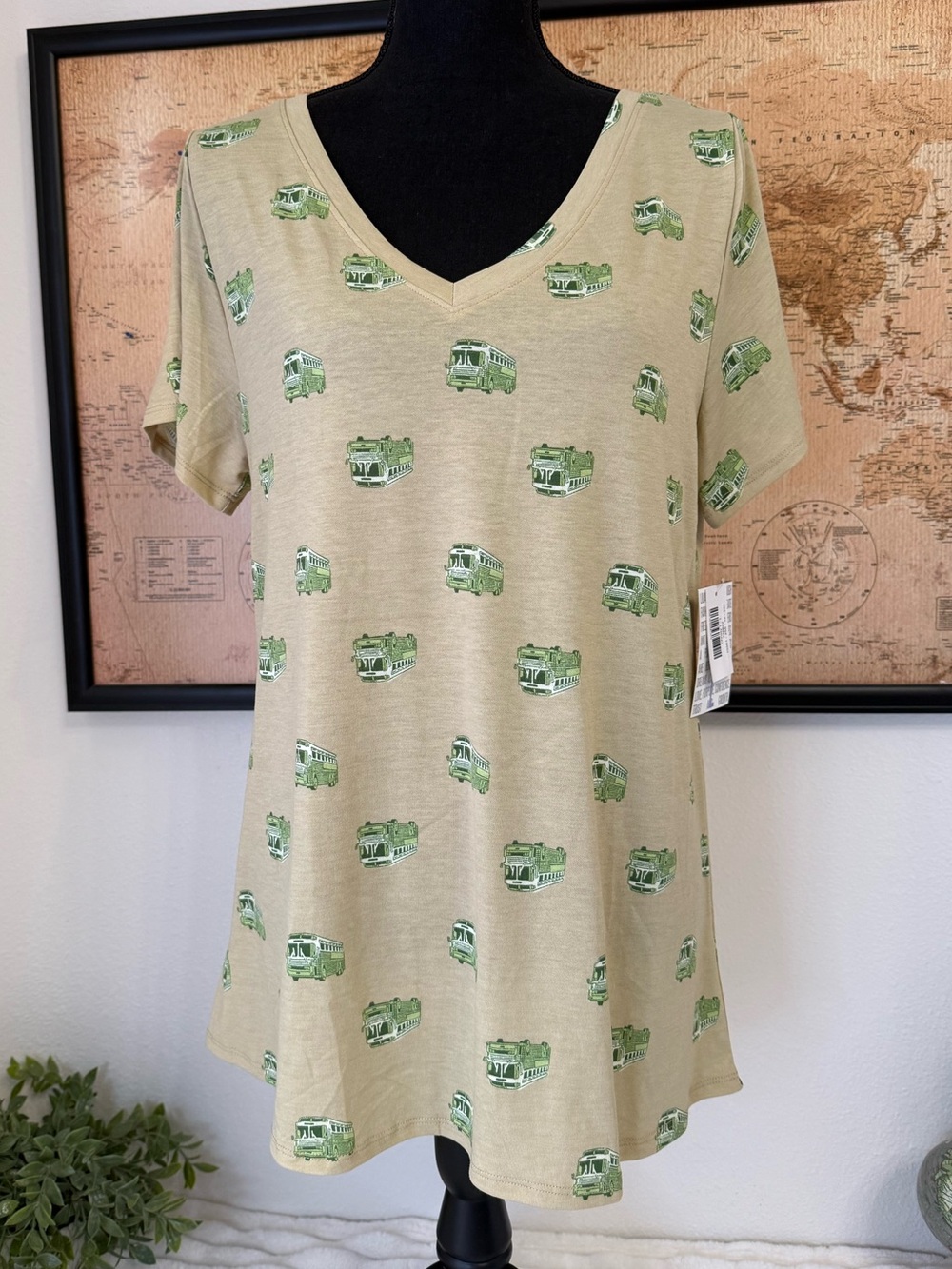 Lularoe Christy T tee city buses size large